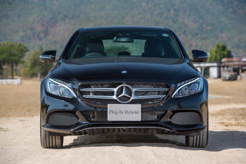 The C 350 e AMG Dynamic (Black)-3