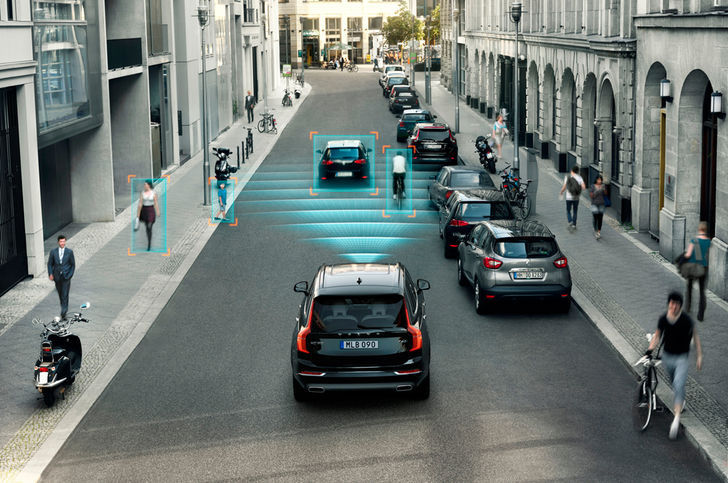 2016-Volvo-XC90-front-impact-detection