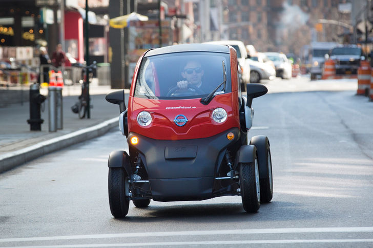 Nissan-New-Mobility-concept-front-end-in-motion-05