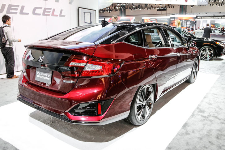 Honda-Clarity-Fuel-Cell-rear-three-quarter