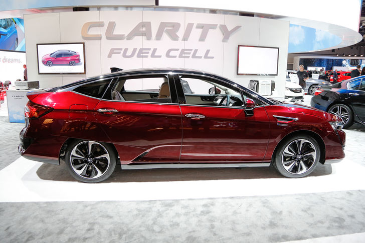 Honda-Clarity-Fuel-Cell-side