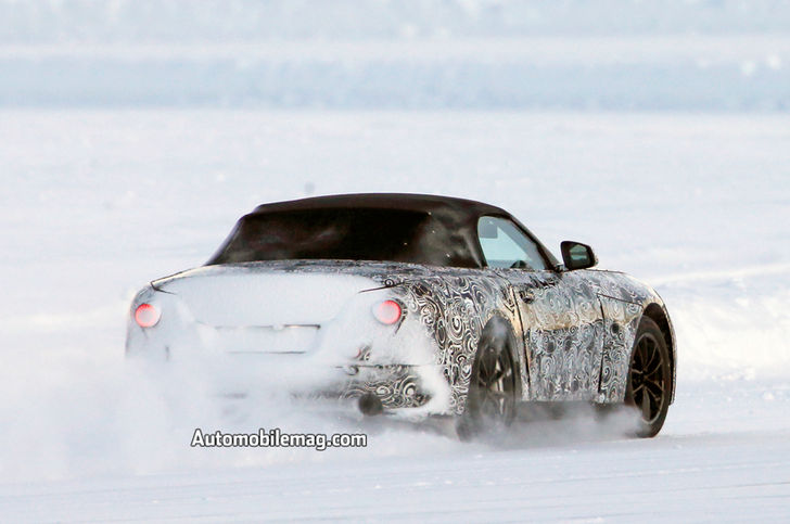 BMW-Z5-playing-on-ice-9