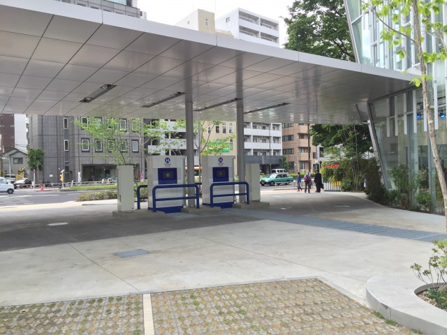 toyota-mirai-showroom-and-hydrogen-fueling-station-tokyo-japan-may-2015_100511574_m