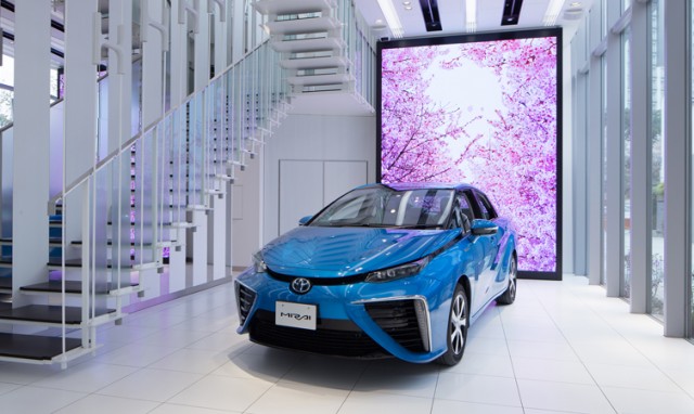 toyota-mirai-showroom-and-hydrogen-fueling-station-tokyo-japan-may-2015_100511585_m