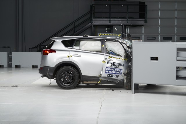 2015-toyota-rav4-iihs-small-front-overlap-crash-test_100557076_m