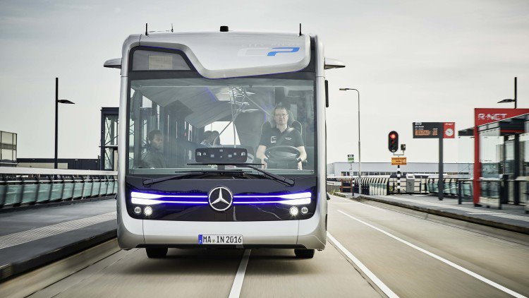 mercedes-bus001-1