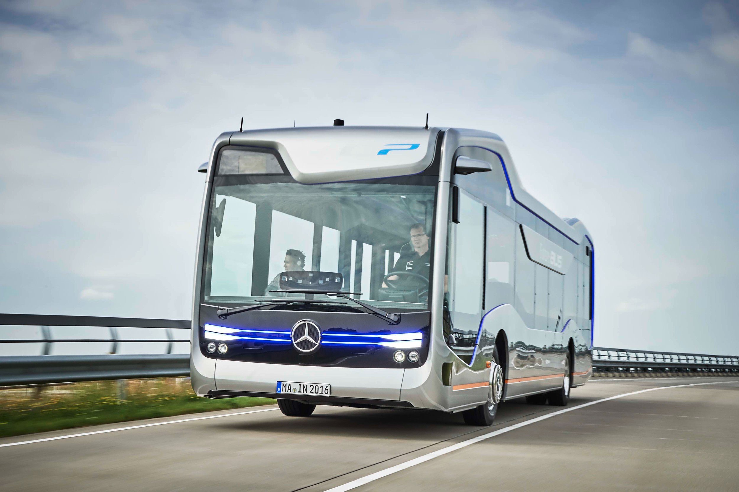 mercedes-bus003-1